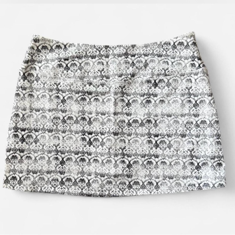 Suave White and Black Skort - Picture 2 of 6